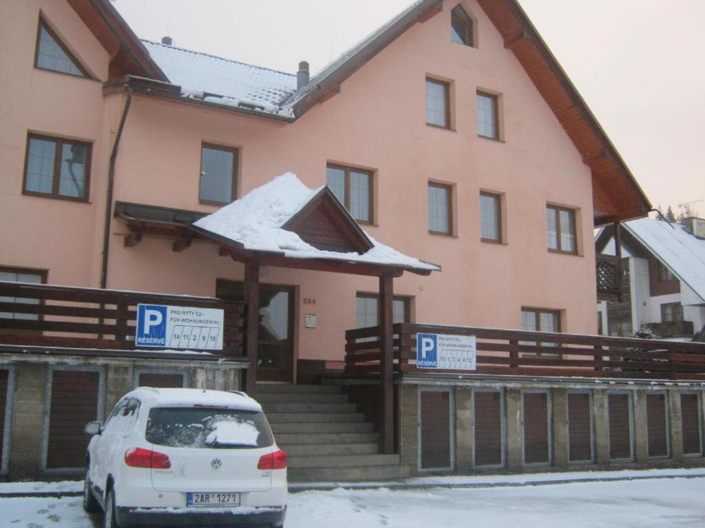 Apartman Klondajk Харачов Екстериор снимка